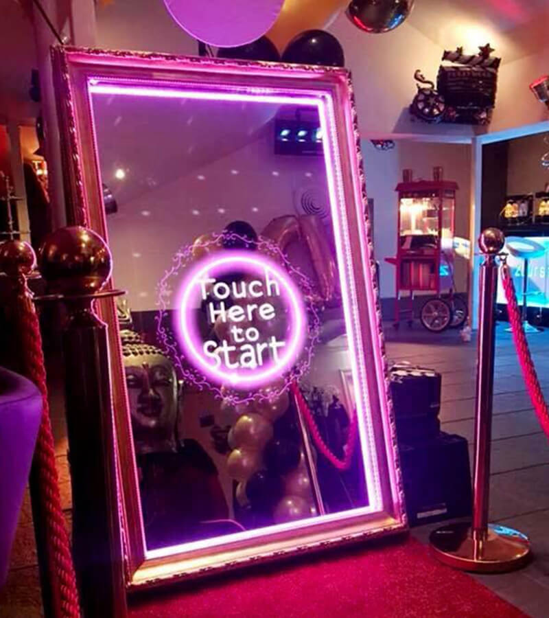 Model 550&650: 2-in-1 Traditional Magic Selfir Mirror Photo Booth Machine